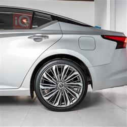 نيسان ألتيما